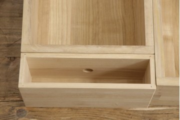 中古　美品　上手物!　国産民芸家具　総桐　厚手の桐材が贅沢に使われた和モダンな米沢箪笥　(R-057956)