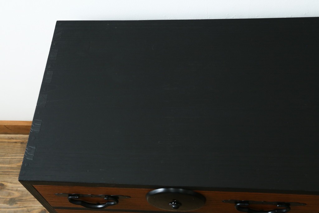 中古　美品　上手物!　国産民芸家具　総桐　厚手の桐材が贅沢に使われた和モダンな米沢箪笥　(R-057956)