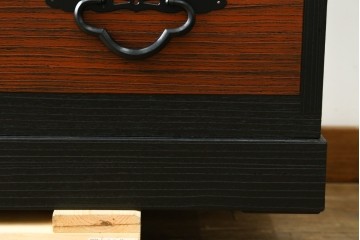 中古　美品　上手物!　国産民芸家具　総桐　厚手の桐材が贅沢に使われた和モダンな米沢箪笥　(R-057956)