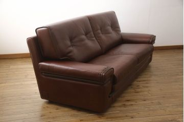 中古　EURO CASA(ユーロ・カーサ)取り扱い　イタリア　フォルメンティ　本革　高級感あふれる2.5人掛けレザーソファ(定価約120万円)(2人掛け、3人掛け)(R-057957)
