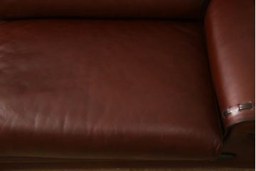 中古　EURO CASA(ユーロ・カーサ)取り扱い　イタリア　フォルメンティ　本革　高級感あふれる2.5人掛けレザーソファ(定価約120万円)(2人掛け、3人掛け)(R-057957)