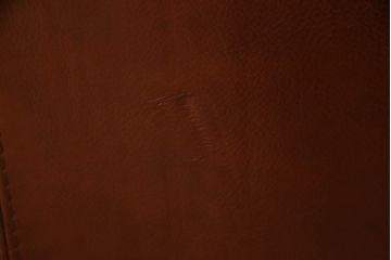 中古　EURO CASA(ユーロ・カーサ)取り扱い　イタリア　フォルメンティ　本革　高級感あふれる2.5人掛けレザーソファ(定価約120万円)(2人掛け、3人掛け)(R-057957)
