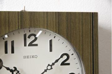 昭和レトロ　SEIKO(セイコー)　リメイク(ムーブメント新品・電池式)　どこか懐かしさが漂う掛け時計(柱時計、古時計)(R-057959)