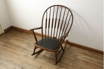 和製ビンテージ　美品　秋田木工　合皮　丸みのある背もたれがかわいらしいロッキングチェア(アームチェア、椅子、イス、ヴィンテージ)(R-057962)