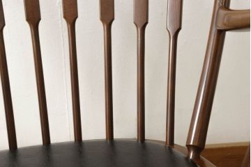 和製ビンテージ　美品　秋田木工　合皮　丸みのある背もたれがかわいらしいロッキングチェア(アームチェア、椅子、イス、ヴィンテージ)(R-057962)