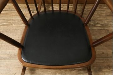 和製ビンテージ　美品　秋田木工　合皮　丸みのある背もたれがかわいらしいロッキングチェア(アームチェア、椅子、イス、ヴィンテージ)(R-057962)