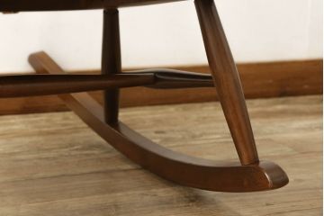 和製ビンテージ　美品　秋田木工　合皮　丸みのある背もたれがかわいらしいロッキングチェア(アームチェア、椅子、イス、ヴィンテージ)(R-057962)