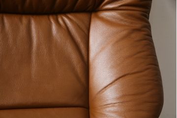 中古　美品　牛本革　ノルウェー　Hjellegjerde(イエリアーダ社)　ノーザンコンフォート　優雅なくつろぎの時間におすすめのリクライニングチェア&オットマン(定価約30万円)(椅子、アームチェア、フットスツール)(エコーネス、EKORNES、ストレスレスチェア)(R-057963)
