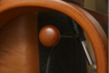 中古　美品　牛本革　ノルウェー　Hjellegjerde(イエリアーダ社)　ノーザンコンフォート　優雅なくつろぎの時間におすすめのリクライニングチェア&オットマン(定価約30万円)(椅子、アームチェア、フットスツール)(エコーネス、EKORNES、ストレスレスチェア)(R-057963)
