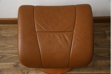 中古　美品　牛本革　ノルウェー　Hjellegjerde(イエリアーダ社)　ノーザンコンフォート　優雅なくつろぎの時間におすすめのリクライニングチェア&オットマン(定価約30万円)(椅子、アームチェア、フットスツール)(エコーネス、EKORNES、ストレスレスチェア)(R-057963)
