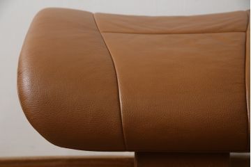 中古　美品　牛本革　ノルウェー　Hjellegjerde(イエリアーダ社)　ノーザンコンフォート　優雅なくつろぎの時間におすすめのリクライニングチェア&オットマン(定価約30万円)(椅子、アームチェア、フットスツール)(エコーネス、EKORNES、ストレスレスチェア)(R-057963)
