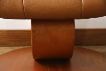 中古　美品　牛本革　ノルウェー　Hjellegjerde(イエリアーダ社)　ノーザンコンフォート　優雅なくつろぎの時間におすすめのリクライニングチェア&オットマン(定価約30万円)(椅子、アームチェア、フットスツール)(エコーネス、EKORNES、ストレスレスチェア)(R-057963)