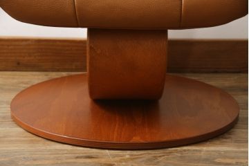 中古　美品　牛本革　ノルウェー　Hjellegjerde(イエリアーダ社)　ノーザンコンフォート　優雅なくつろぎの時間におすすめのリクライニングチェア&オットマン(定価約30万円)(椅子、アームチェア、フットスツール)(エコーネス、EKORNES、ストレスレスチェア)(R-057963)