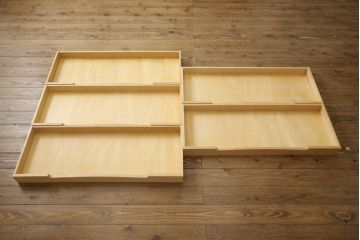 中古　北海道民芸家具　天板・脚(台輪)付きリメイク　落ち着きのある上品な佇まいが魅力の衣装盆付きのローボード(引き出し、チェスト、リビングボード、テレビボード、着物箪笥)(R-057966)