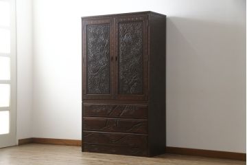 中古　美品　大坂屋製　軽井沢彫り　繊細かつ大胆な桜の彫刻に目を奪われる着物箪笥(和服箪笥、衣装タンス、チェスト、引き出し)(R-057973)