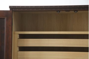 中古　美品　大坂屋製　軽井沢彫り　繊細かつ大胆な桜の彫刻に目を奪われる着物箪笥(和服箪笥、衣装タンス、チェスト、引き出し)(R-057973)