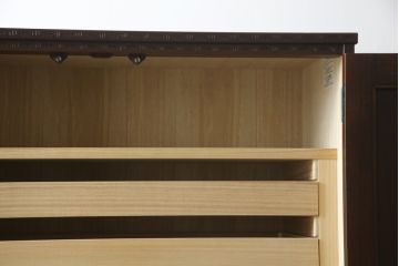 中古　美品　大坂屋製　軽井沢彫り　繊細かつ大胆な桜の彫刻に目を奪われる着物箪笥(和服箪笥、衣装タンス、チェスト、引き出し)(R-057973)