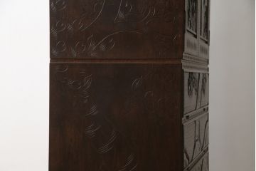 中古　美品　大坂屋製　軽井沢彫り　繊細かつ大胆な桜の彫刻に目を奪われる着物箪笥(和服箪笥、衣装タンス、チェスト、引き出し)(R-057973)