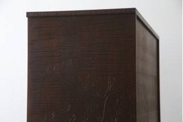 中古　美品　大坂屋製　軽井沢彫り　繊細かつ大胆な桜の彫刻に目を奪われる着物箪笥(和服箪笥、衣装タンス、チェスト、引き出し)(R-057973)
