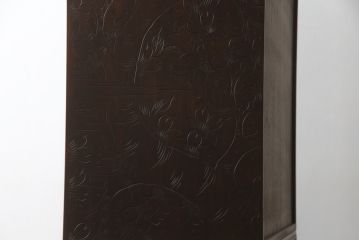 中古　美品　大坂屋製　軽井沢彫り　繊細かつ大胆な桜の彫刻に目を奪われる着物箪笥(和服箪笥、衣装タンス、チェスト、引き出し)(R-057973)