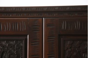 中古　美品　大坂屋製　軽井沢彫り　繊細かつ大胆な桜の彫刻に目を奪われる着物箪笥(和服箪笥、衣装タンス、チェスト、引き出し)(R-057973)