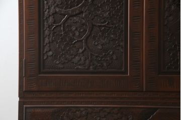 中古　美品　大坂屋製　軽井沢彫り　繊細かつ大胆な桜の彫刻に目を奪われる着物箪笥(和服箪笥、衣装タンス、チェスト、引き出し)(R-057973)