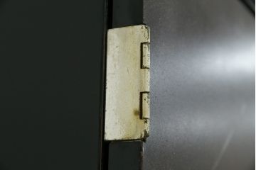 中古　美品　最高級　総漆塗り　まるで絵画のような前面蒔絵と螺鈿細工の意匠が楽しめる中桐箪笥(和タンス、和たんす、着物箪笥、和服箪笥、引き出し)(定価約400万円)(R-057975)