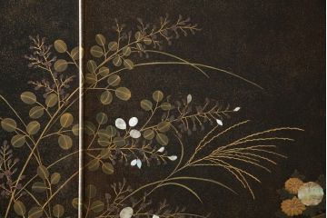 中古　美品　最高級　総漆塗り　まるで絵画のような前面蒔絵と螺鈿細工の意匠が楽しめる中桐箪笥(和タンス、和たんす、着物箪笥、和服箪笥、引き出し)(定価約400万円)(R-057975)