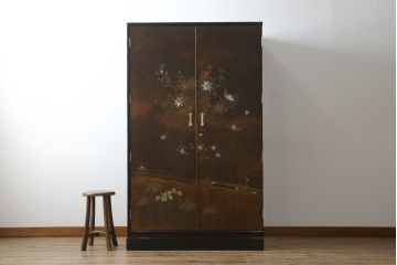 中古　美品　最高級　総漆塗り　まるで絵画のような前面蒔絵と螺鈿細工の意匠が楽しめる洋服タンス(ワードローブ、衣装箪笥、収納棚)(定価約400万円)(R-057976)