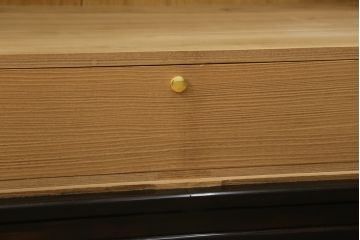 中古　美品　最高級　総漆塗り　まるで絵画のような前面蒔絵と螺鈿細工の意匠が楽しめる洋服タンス(ワードローブ、衣装箪笥、収納棚)(定価約400万円)(R-057976)