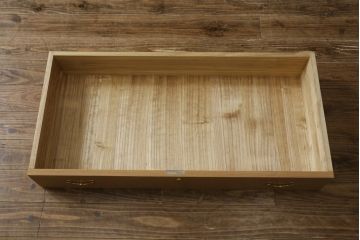 中古　美品　最高級　総漆塗り　まるで絵画のような前面蒔絵と螺鈿細工の意匠が楽しめる洋服タンス(ワードローブ、衣装箪笥、収納棚)(定価約400万円)(R-057976)