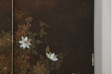 中古　美品　最高級　総漆塗り　まるで絵画のような前面蒔絵と螺鈿細工の意匠が楽しめる洋服タンス(ワードローブ、衣装箪笥、収納棚)(定価約400万円)(R-057976)