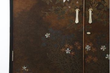 中古　美品　最高級　総漆塗り　まるで絵画のような前面蒔絵と螺鈿細工の意匠が楽しめる洋服タンス(ワードローブ、衣装箪笥、収納棚)(定価約400万円)(R-057976)