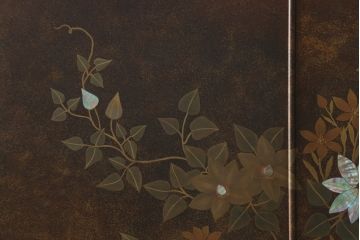 中古　美品　最高級　総漆塗り　まるで絵画のような前面蒔絵と螺鈿細工の意匠が楽しめる洋服タンス(ワードローブ、衣装箪笥、収納棚)(定価約400万円)(R-057976)