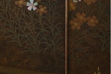 中古　美品　最高級　総漆塗り　まるで絵画のような前面蒔絵と螺鈿細工の意匠が楽しめる洋服タンス(ワードローブ、衣装箪笥、収納棚)(定価約400万円)(R-057976)