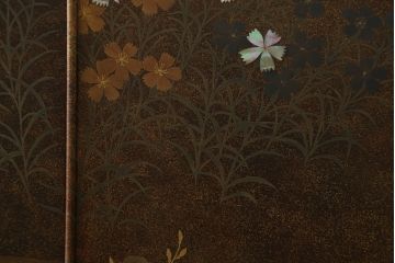 中古　美品　最高級　総漆塗り　まるで絵画のような前面蒔絵と螺鈿細工の意匠が楽しめる洋服タンス(ワードローブ、衣装箪笥、収納棚)(定価約400万円)(R-057976)