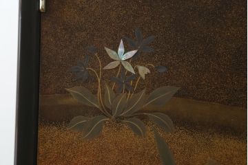 中古　美品　最高級　総漆塗り　まるで絵画のような前面蒔絵と螺鈿細工の意匠が楽しめる洋服タンス(ワードローブ、衣装箪笥、収納棚)(定価約400万円)(R-057976)