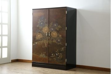 中古　美品　最高級　総漆塗り　まるで絵画のような前面蒔絵と螺鈿細工の意匠が楽しめる中桐箪笥(和タンス、和たんす、着物箪笥、和服箪笥、引き出し)(定価約400万円)(R-057977)