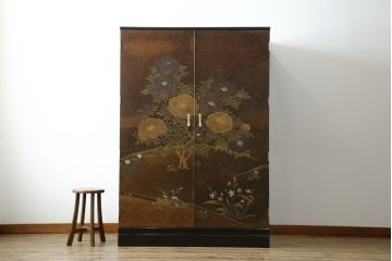 中古　美品　最高級　総漆塗り　まるで絵画のような前面蒔絵と螺鈿細工の意匠が楽しめる中桐箪笥(和タンス、和たんす、着物箪笥、和服箪笥、引き出し)(定価約400万円)(R-057977)