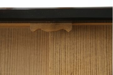 中古　美品　最高級　総漆塗り　まるで絵画のような前面蒔絵と螺鈿細工の意匠が楽しめる中桐箪笥(和タンス、和たんす、着物箪笥、和服箪笥、引き出し)(定価約400万円)(R-057977)