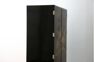 中古　美品　最高級　総漆塗り　まるで絵画のような前面蒔絵と螺鈿細工の意匠が楽しめる中桐箪笥(和タンス、和たんす、着物箪笥、和服箪笥、引き出し)(定価約400万円)(R-057977)