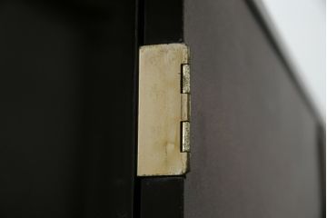 中古　美品　最高級　総漆塗り　まるで絵画のような前面蒔絵と螺鈿細工の意匠が楽しめる中桐箪笥(和タンス、和たんす、着物箪笥、和服箪笥、引き出し)(定価約400万円)(R-057977)