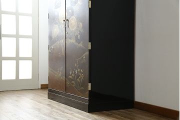 中古　美品　最高級　総漆塗り　まるで絵画のような前面蒔絵と螺鈿細工の意匠が楽しめる中桐箪笥(和タンス、和たんす、着物箪笥、和服箪笥、引き出し)(定価約400万円)(R-057977)