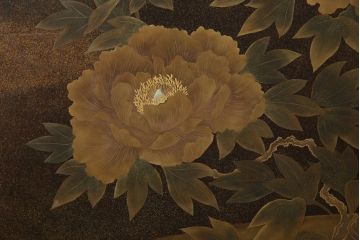 中古　美品　最高級　総漆塗り　まるで絵画のような前面蒔絵と螺鈿細工の意匠が楽しめる中桐箪笥(和タンス、和たんす、着物箪笥、和服箪笥、引き出し)(定価約400万円)(R-057977)