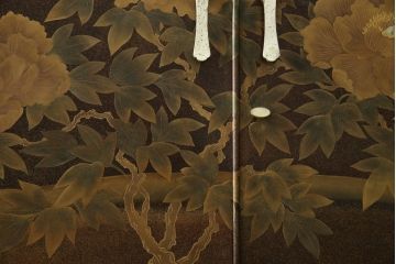 中古　美品　最高級　総漆塗り　まるで絵画のような前面蒔絵と螺鈿細工の意匠が楽しめる中桐箪笥(和タンス、和たんす、着物箪笥、和服箪笥、引き出し)(定価約400万円)(R-057977)