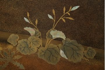 中古　美品　最高級　総漆塗り　まるで絵画のような前面蒔絵と螺鈿細工の意匠が楽しめる中桐箪笥(和タンス、和たんす、着物箪笥、和服箪笥、引き出し)(定価約400万円)(R-057977)