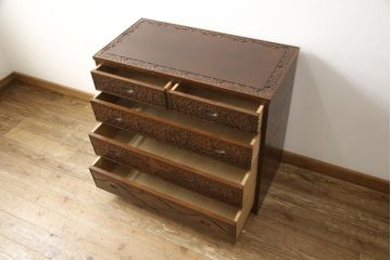 中古　美品　軽井沢彫り　満開の桜の彫りが見事なサイドチェスト(小箪笥、整理タンス、収納たんす、引き出し)(R-057978)
