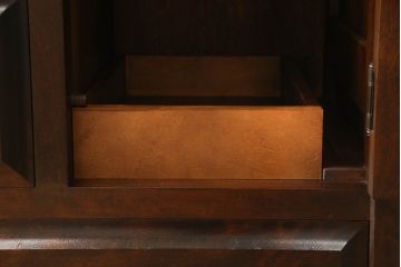 中古　北海道民芸家具　収納力抜群で使い勝手の良いドレッサー(化粧台、ドレッシングチェスト)(R-057992)