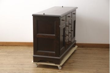 中古　松本民芸家具　シックな色合いが和モダンな雰囲気を醸し出すサイドボード(戸棚、収納棚、キャビネット)(R-057995)