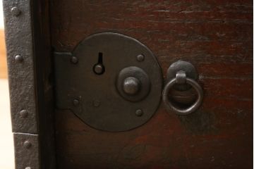 和製アンティーク　総桐　小振りなサイズながら重厚感がただよう船箪笥(舟箪笥、掛硯型、懸硯型、和箪笥、時代箪笥、桐たんす、小物収納)(R-057996)